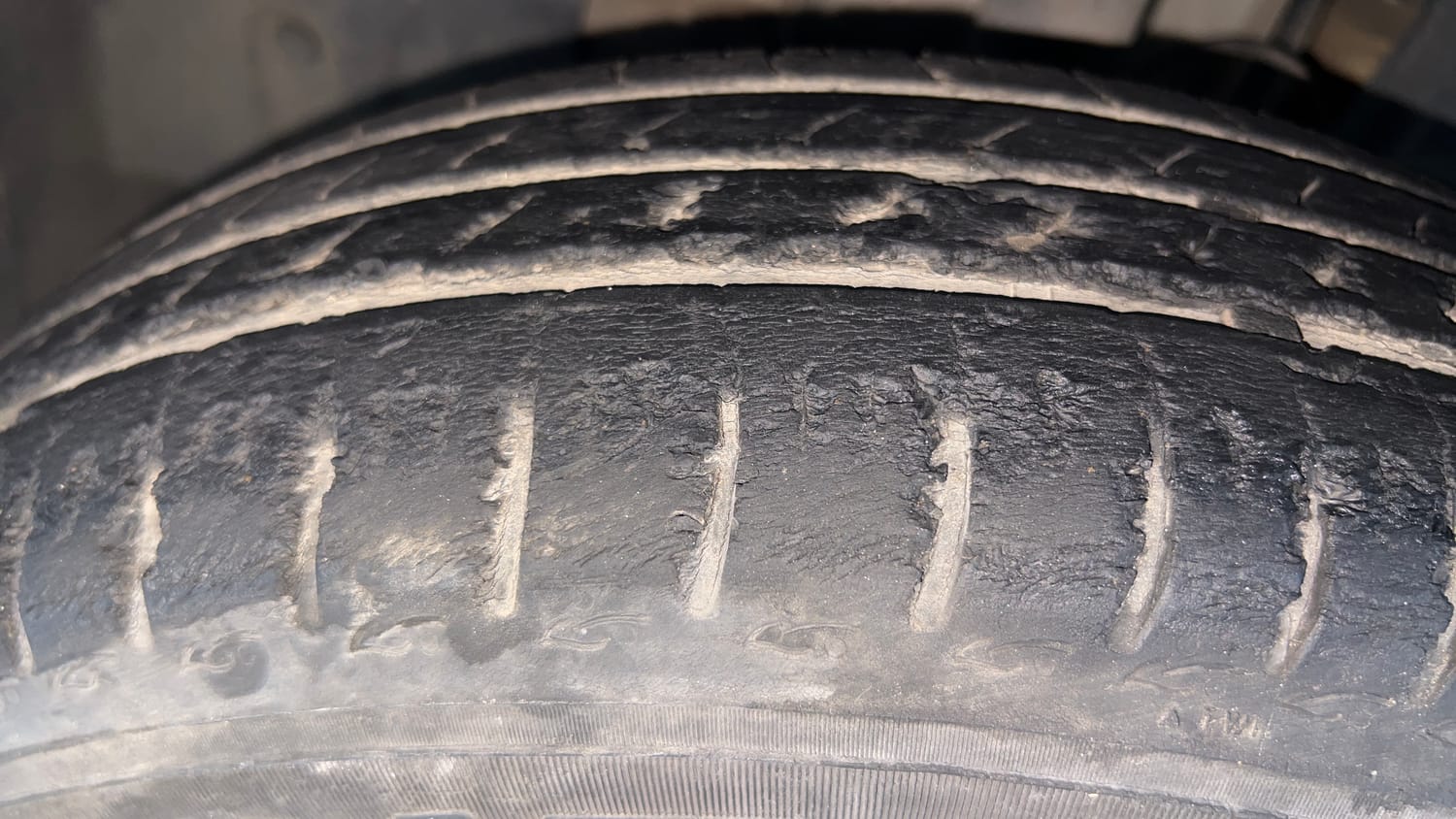 Used 2020 Renault Triber RXL EASY-R AMT Petrol Automatic tyres LEFT FRONT TYRE TREAD VIEW