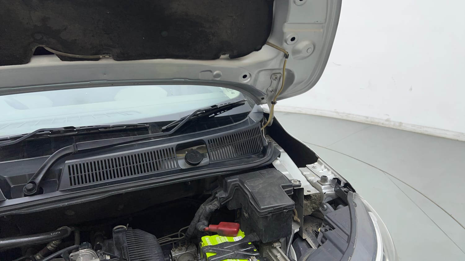 Used 2020 Renault Triber RXL EASY-R AMT Petrol Automatic engine ENGINE LEFT SIDE HINGE & APRON VIEW