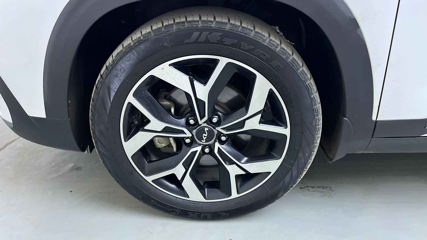 Used 2024 Kia Seltos GTX Plus 1.5 Turbo Petrol DCT Petrol Automatic tyres LEFT FRONT TYRE RIM VIEW