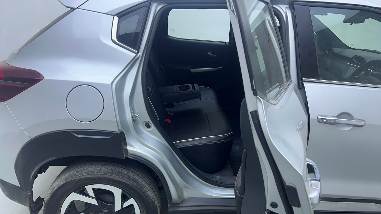 Used 2022 Nissan Magnite XV Premium Petrol Manual interior RIGHT SIDE REAR DOOR CABIN VIEW