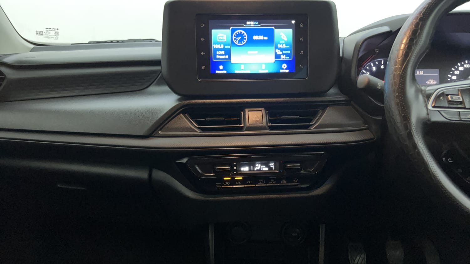 Used 2024 Maruti Suzuki Swift VXi (O) Petrol Manual interior MUSIC SYSTEM & AC CONTROL VIEW