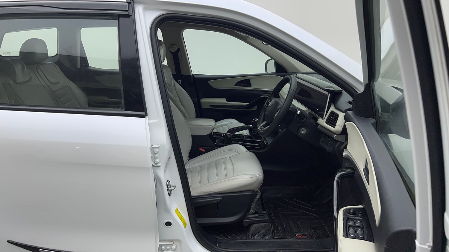 Used 2022 Mahindra XUV700 AX 5 Petrol MT 5 STR Petrol Manual interior RIGHT SIDE FRONT DOOR CABIN VIEW