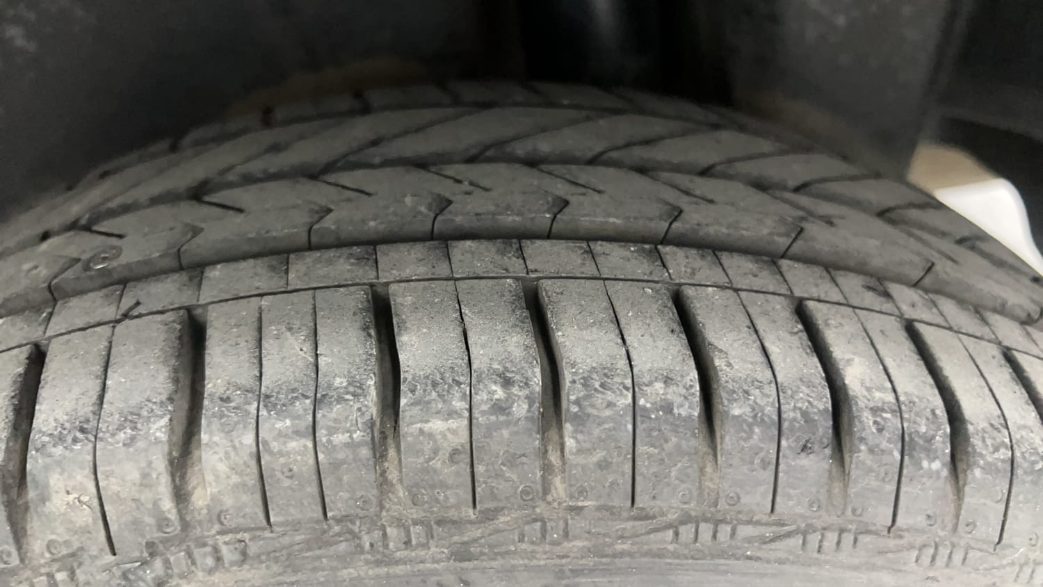 Used 2017 Maruti Suzuki Ciaz ZXi  AT Petrol Automatic tyres LEFT REAR TYRE TREAD VIEW