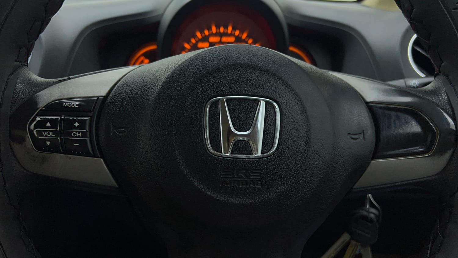 Used 2014 Honda Amaze 1.2 VX i-VTEC Petrol Manual top_features Steering mounted controls