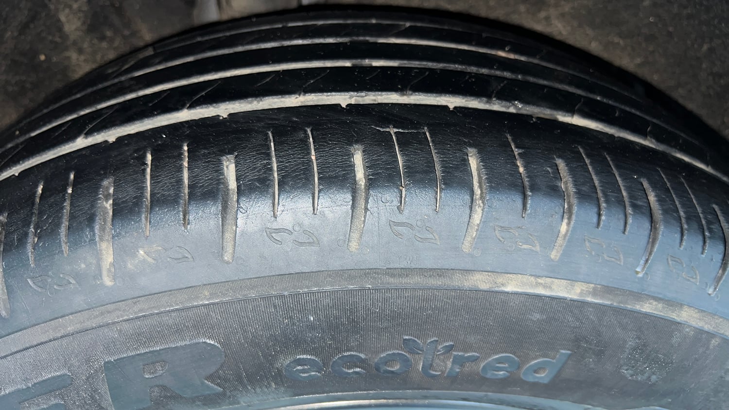 Used 2022 Mahindra XUV700 AX 5 Petrol MT 5 STR Petrol Manual tyres RIGHT REAR TYRE TREAD VIEW