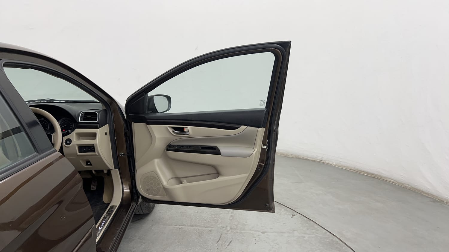 Used 2017 Maruti Suzuki Ciaz ZXi  AT Petrol Automatic interior RIGHT FRONT DOOR OPEN VIEW