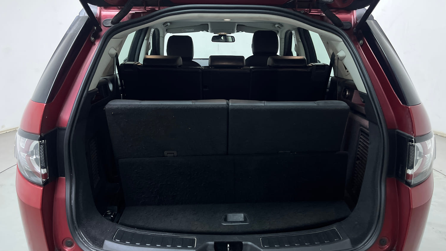 Used 2019 Land Rover Discovery Sport HSE Diesel Automatic interior DICKY INSIDE VIEW