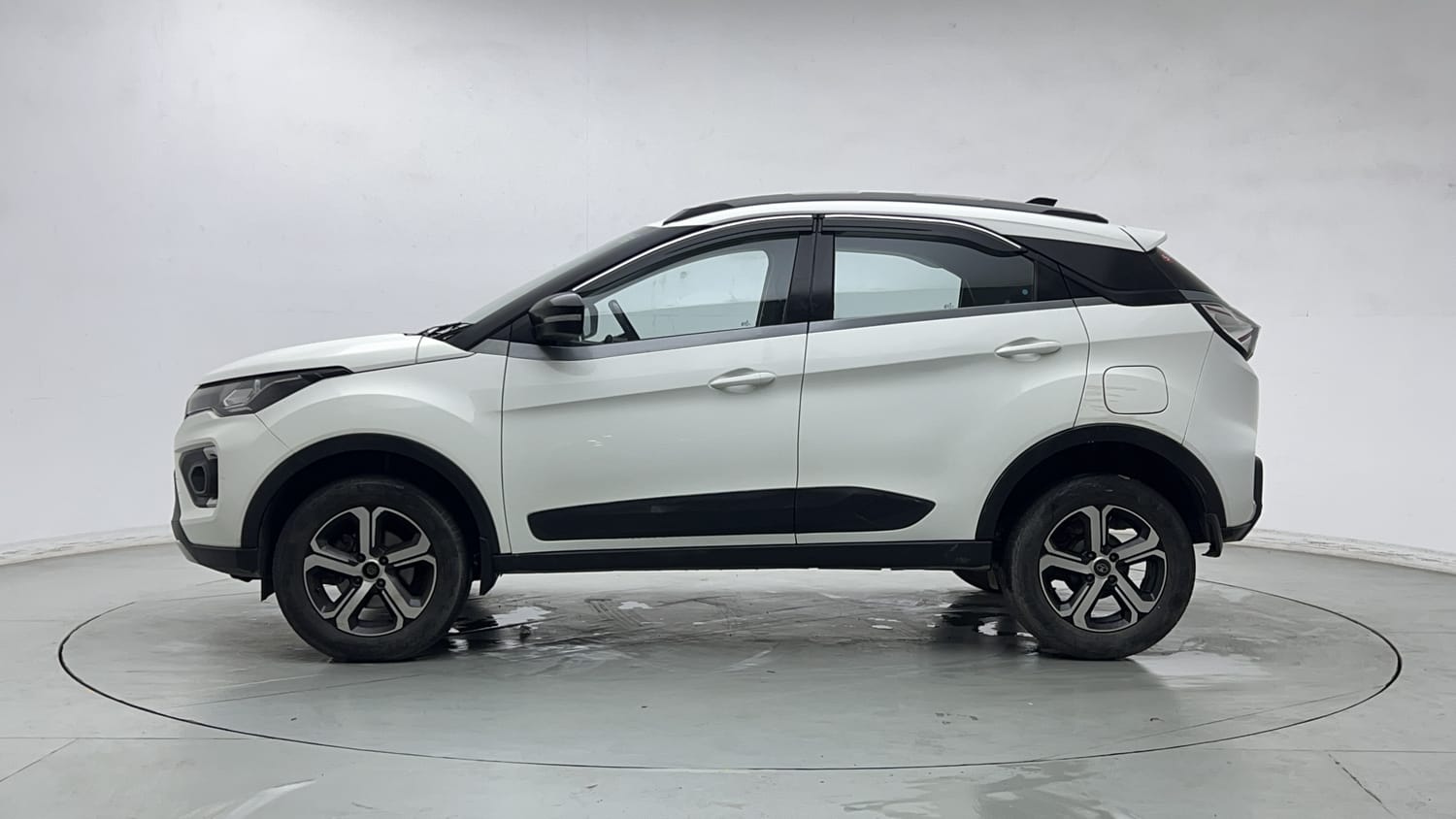 Used 2022 Tata Nexon XZ Plus Diesel (S) Diesel Manual exterior LEFT SIDE VIEW