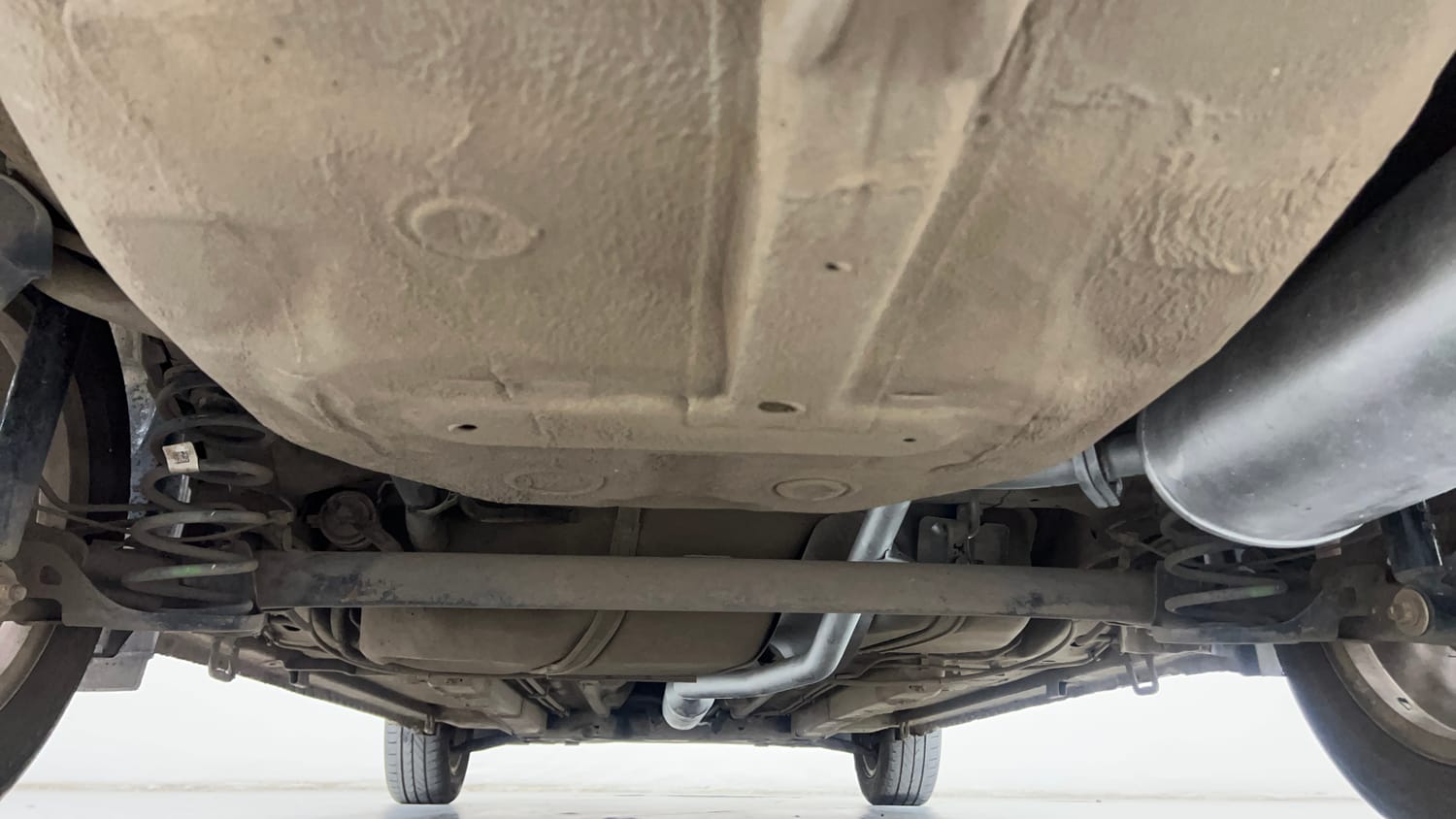Used 2017 Maruti Suzuki Ciaz ZXi  AT Petrol Automatic extra REAR UNDERBODY VIEW (TAKEN FROM REAR)