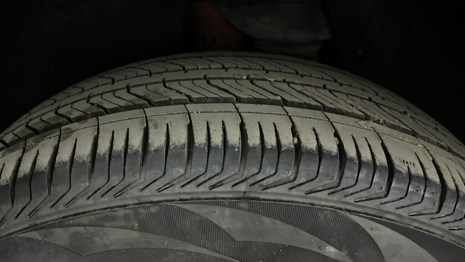 Used 2019 Land Rover Discovery Sport HSE Diesel Automatic tyres RIGHT REAR TYRE TREAD VIEW