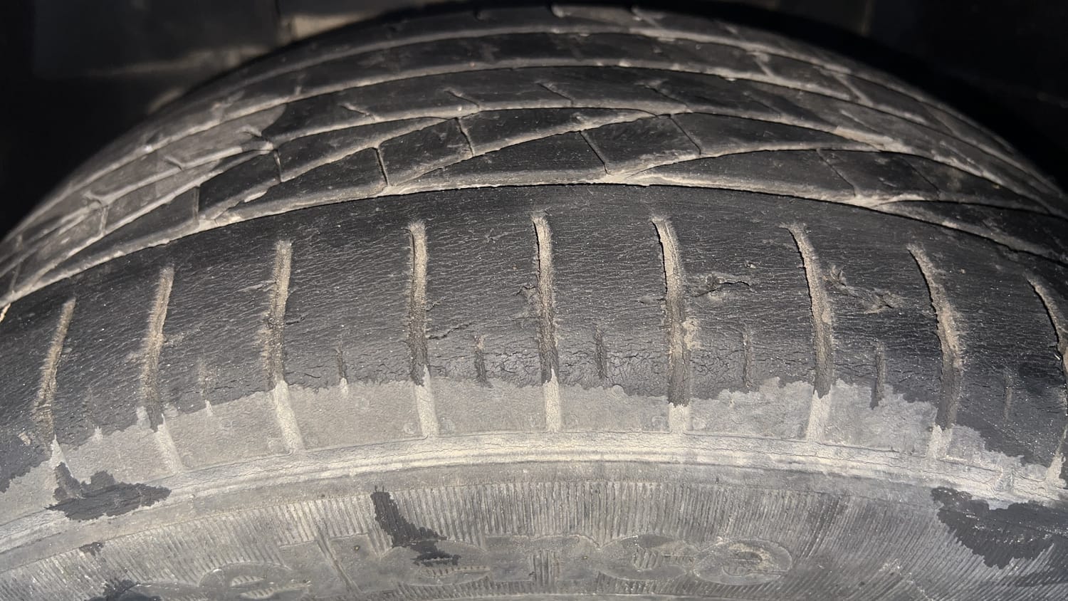 Used 2022 Tata Nexon XZ Plus Diesel (S) Diesel Manual tyres LEFT FRONT TYRE TREAD VIEW