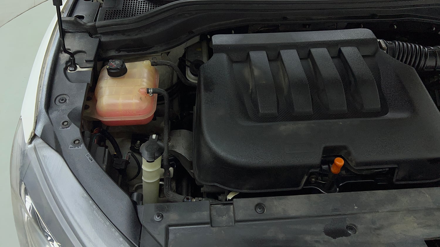 Used 2022 Mahindra XUV700 AX 5 Petrol MT 5 STR Petrol Manual engine ENGINE RIGHT SIDE VIEW