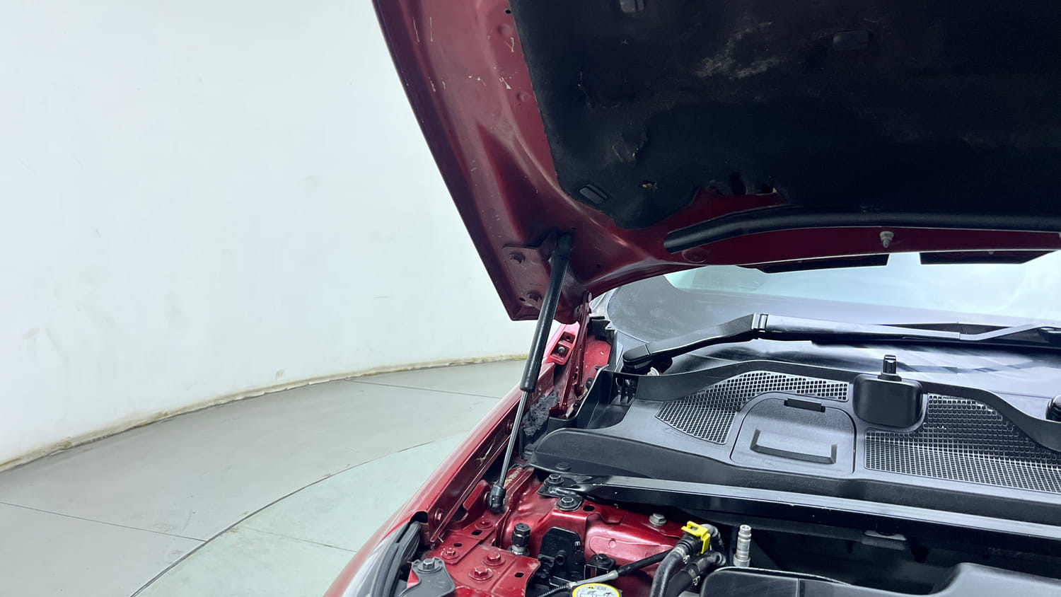 Used 2019 Land Rover Discovery Sport HSE Diesel Automatic engine ENGINE RIGHT SIDE HINGE & APRON VIEW