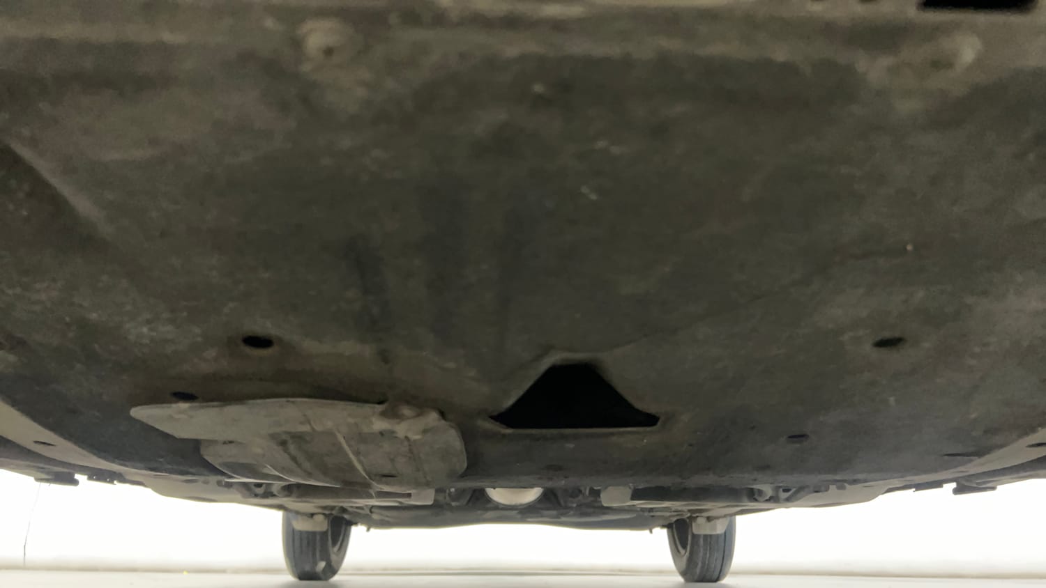Used 2024 Maruti Suzuki Swift VXi (O) Petrol Manual extra FRONT LEFT UNDERBODY VIEW