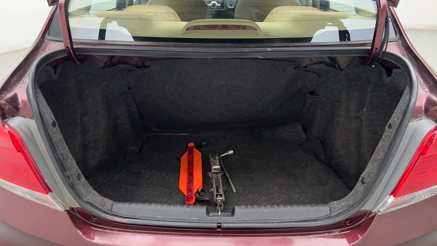 Used 2014 Honda Amaze 1.2 VX i-VTEC Petrol Manual interior DICKY INSIDE VIEW