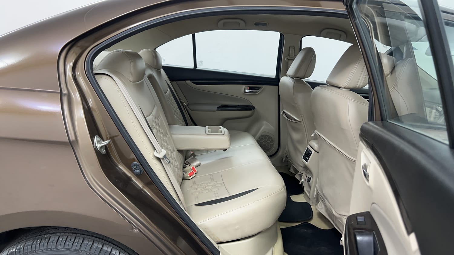 Used 2017 Maruti Suzuki Ciaz ZXi  AT Petrol Automatic interior RIGHT SIDE REAR DOOR CABIN VIEW