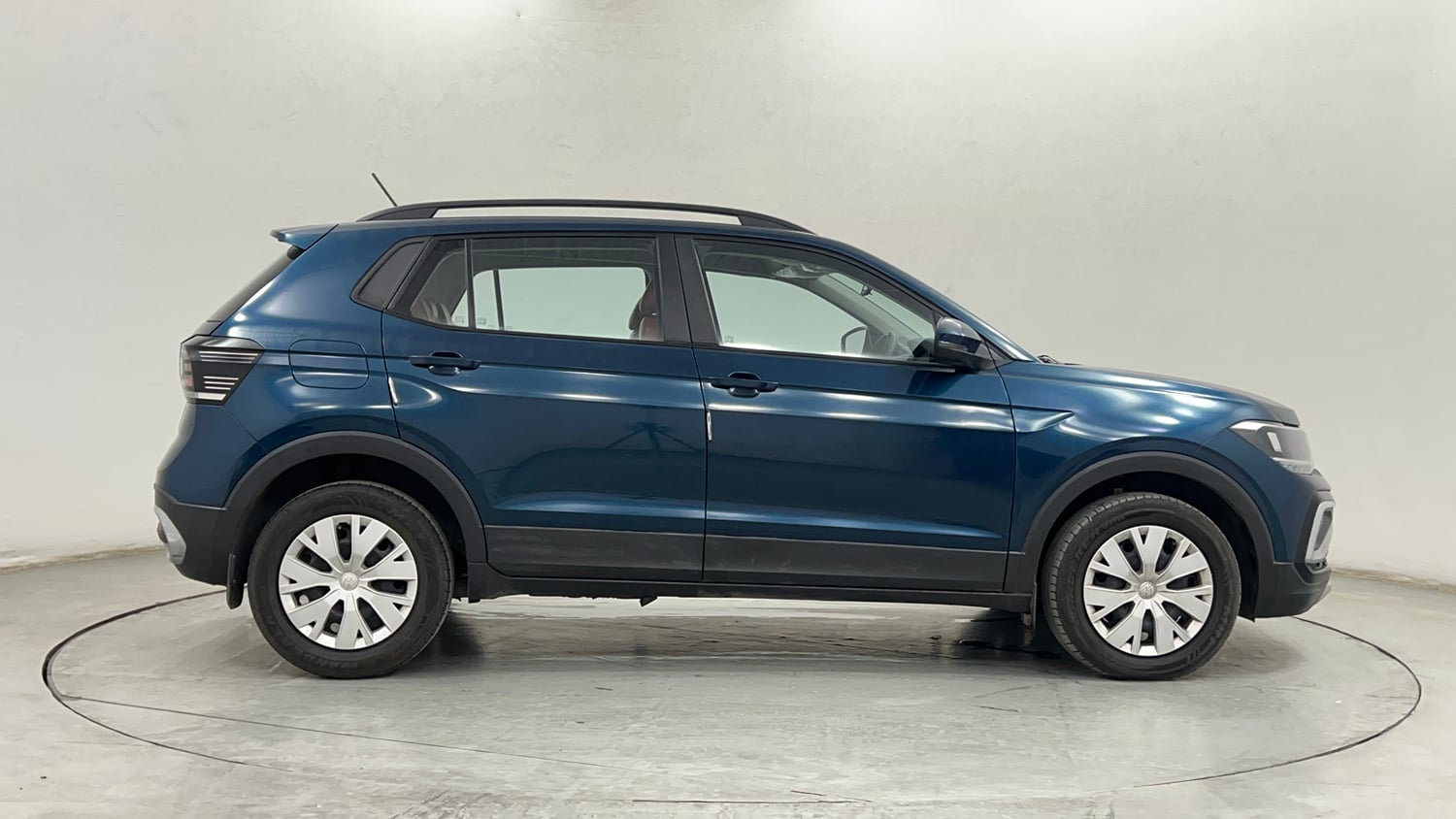 Used 2024 Volkswagen Taigun Comfortline 1.0 TSI MT Petrol Manual exterior RIGHT SIDE VIEW