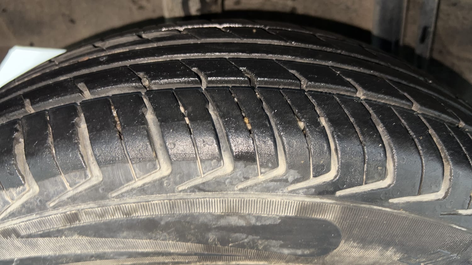 Used 2017 Datsun Redi-GO T (O) Petrol Manual tyres RIGHT REAR TYRE TREAD VIEW