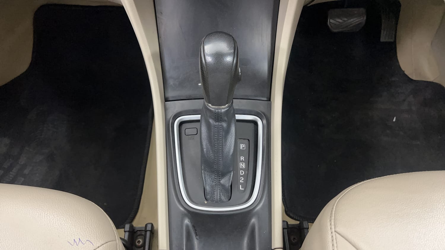Used 2017 Maruti Suzuki Ciaz ZXi  AT Petrol Automatic interior GEAR  KNOB VIEW
