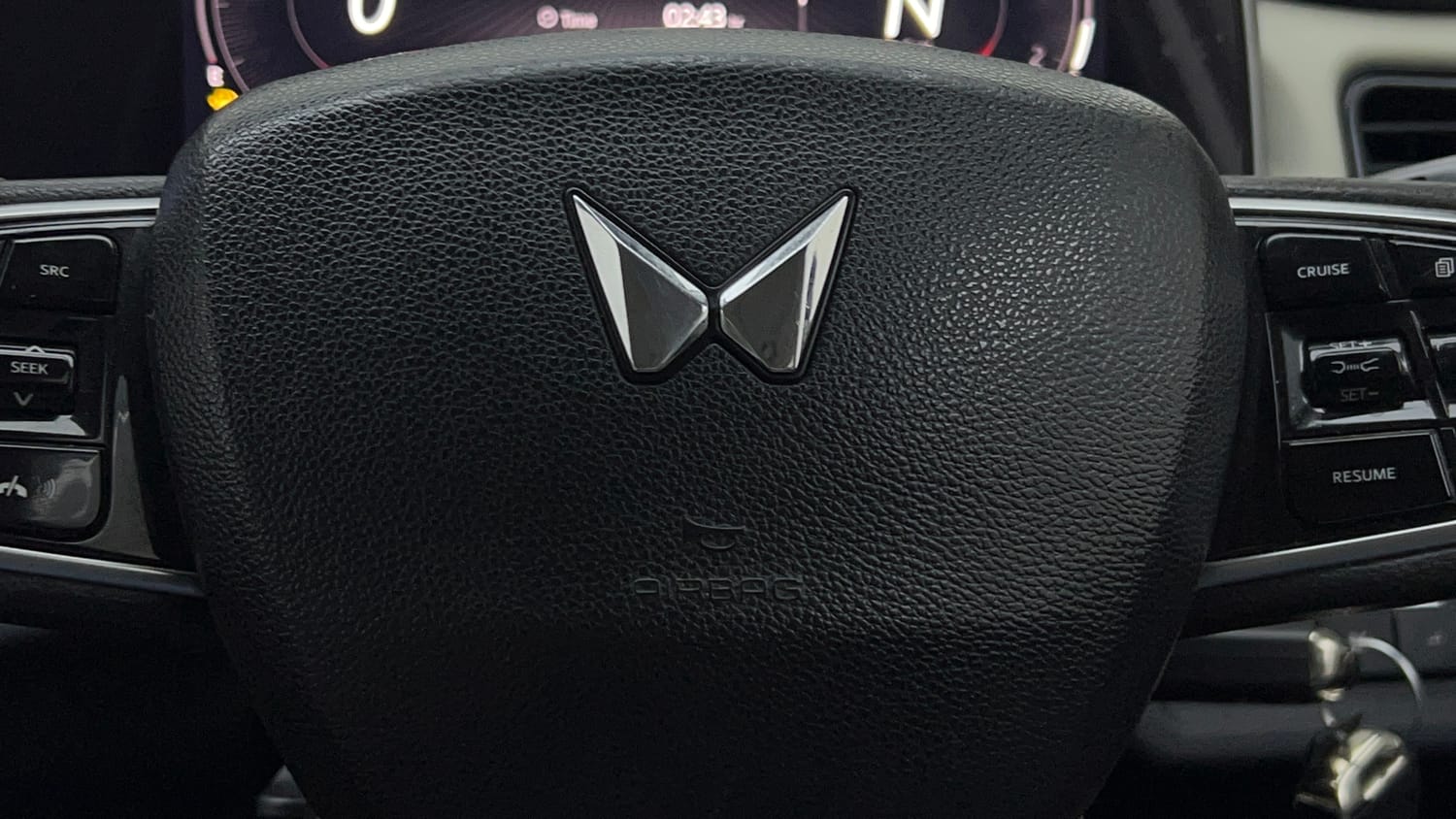 Used 2022 Mahindra XUV700 AX 5 Petrol MT 5 STR Petrol Manual top_features Airbags