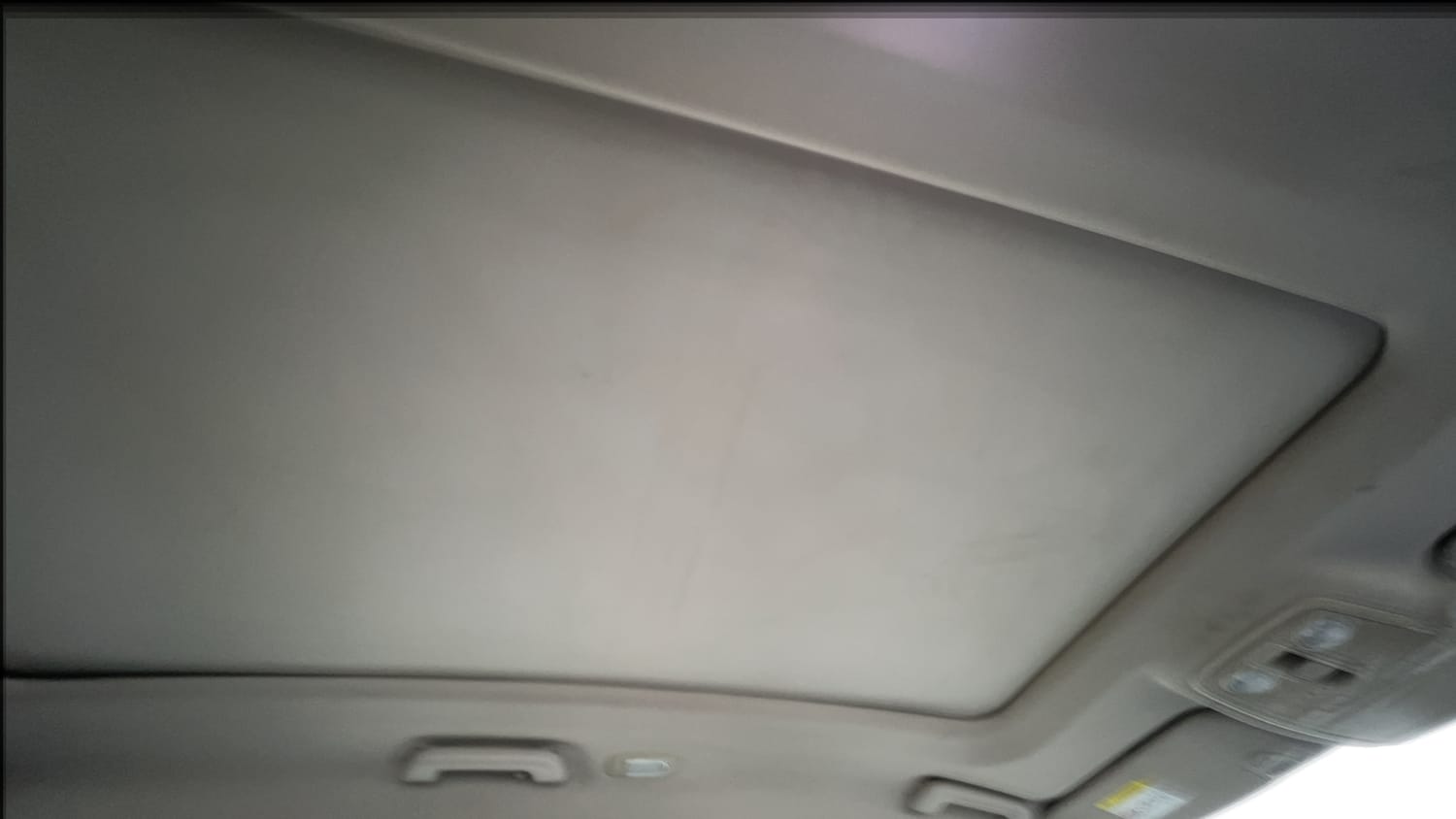 Used 2022 Mahindra XUV700 AX 5 Petrol MT 5 STR Petrol Manual top_features Sunroof