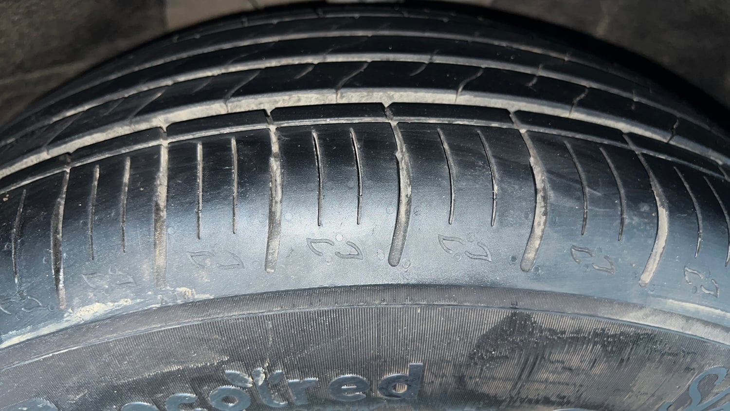 Used 2022 Mahindra XUV700 AX 5 Petrol MT 5 STR Petrol Manual tyres RIGHT FRONT TYRE TREAD VIEW