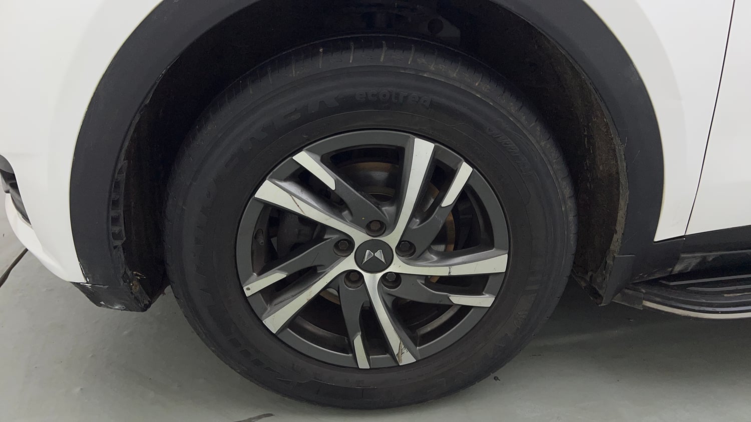 Used 2022 Mahindra XUV700 AX 5 Petrol MT 5 STR Petrol Manual tyres LEFT FRONT TYRE RIM VIEW