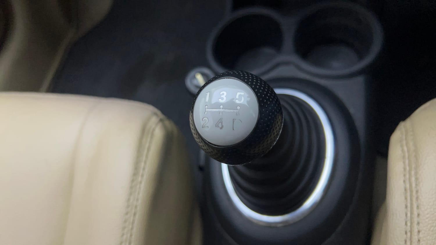 Used 2014 Honda Amaze 1.2 VX i-VTEC Petrol Manual interior GEAR  KNOB VIEW
