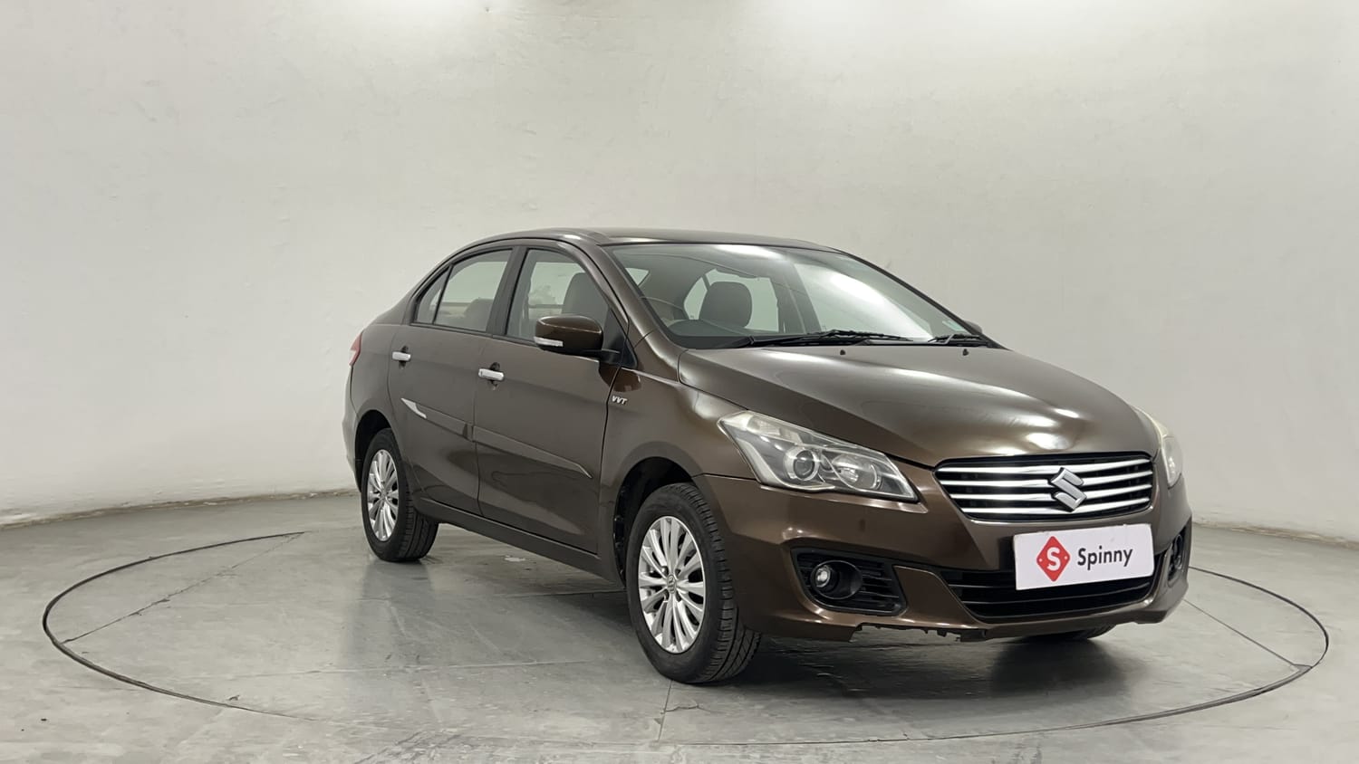 Used 2017 Maruti Suzuki Ciaz ZXi  AT Petrol Automatic exterior RIGHT FRONT CORNER VIEW