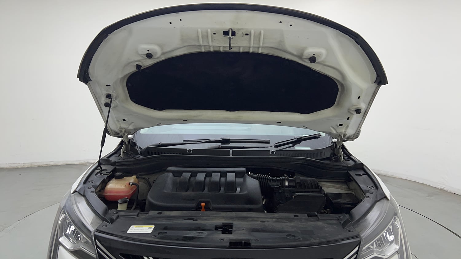 Used 2022 Mahindra XUV700 AX 5 Petrol MT 5 STR Petrol Manual engine ENGINE & BONNET OPEN FRONT VIEW