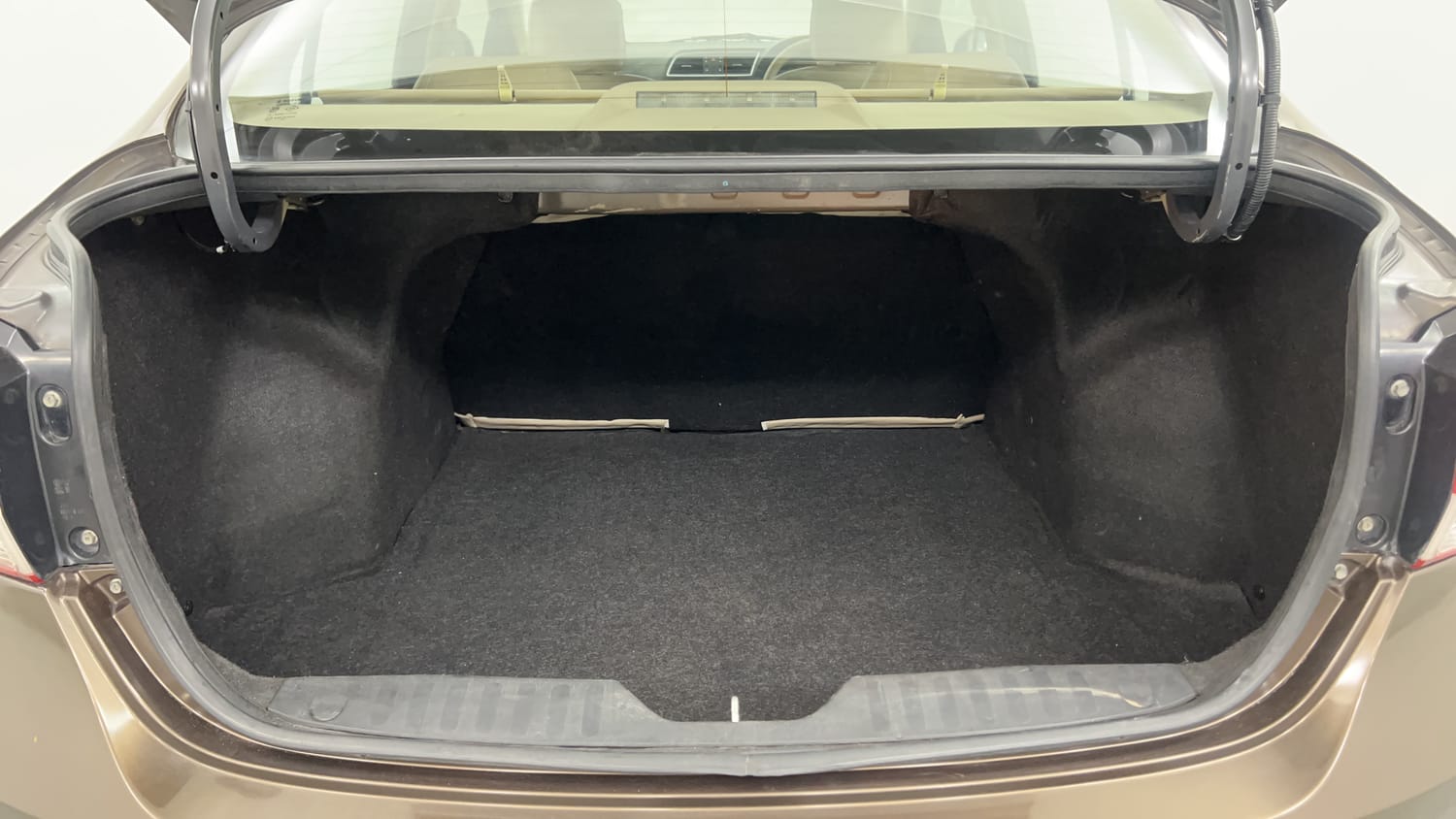 Used 2017 Maruti Suzuki Ciaz ZXi  AT Petrol Automatic interior DICKY INSIDE VIEW