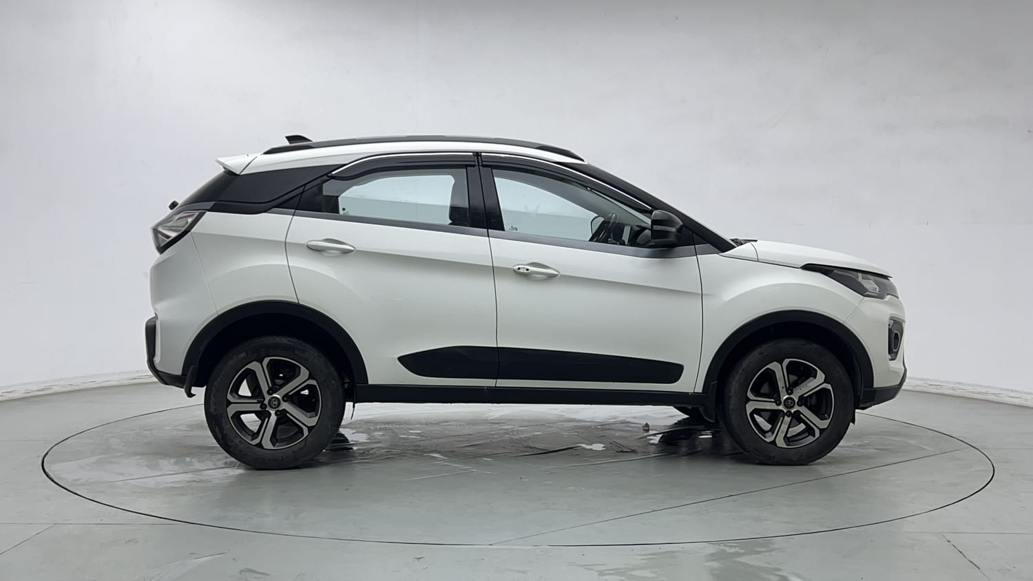 Used 2022 Tata Nexon XZ Plus Diesel (S) Diesel Manual exterior RIGHT SIDE VIEW