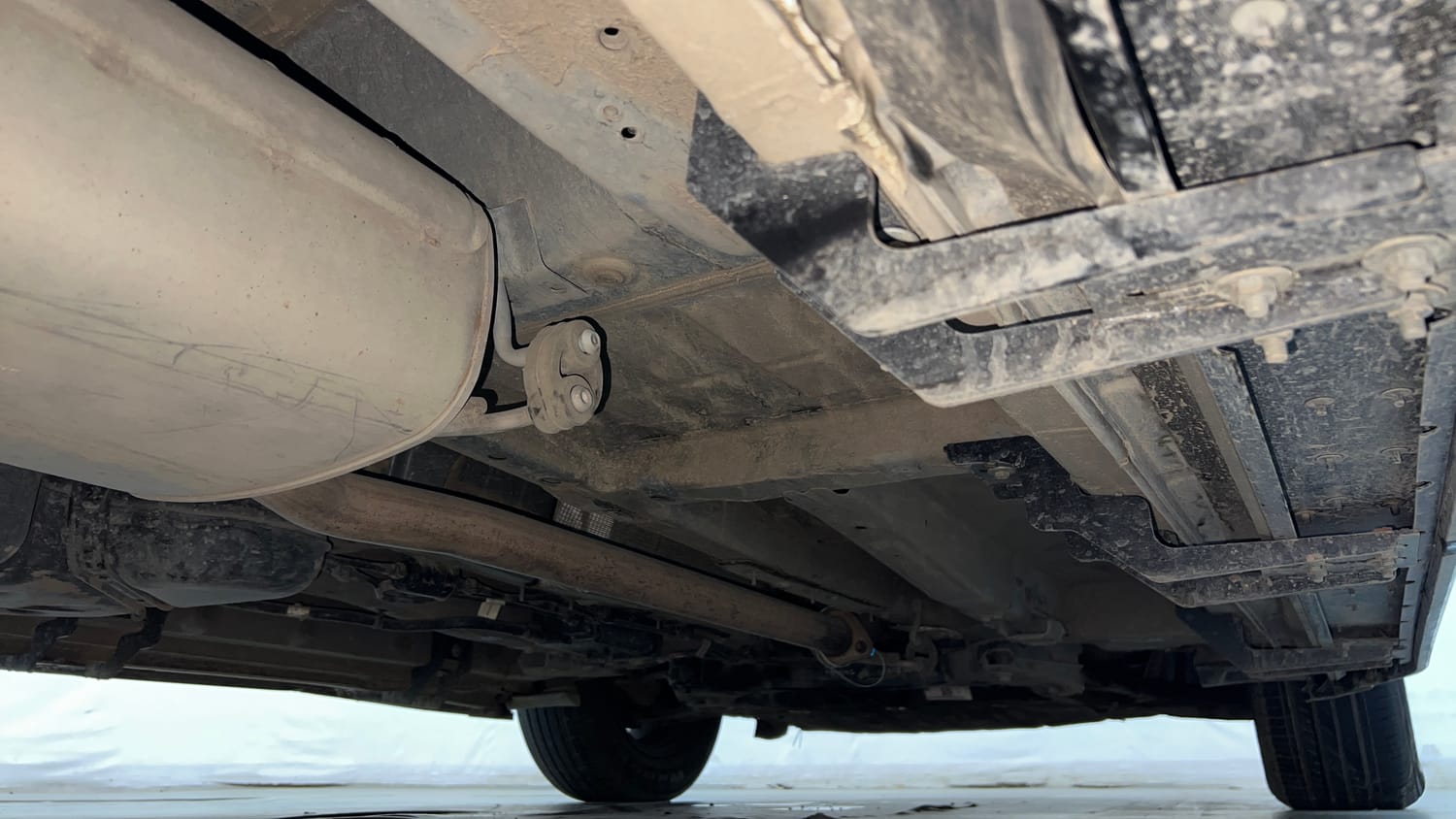 Used 2022 Mahindra XUV700 AX 5 Petrol MT 5 STR Petrol Manual extra REAR RIGHT UNDERBODY VIEW