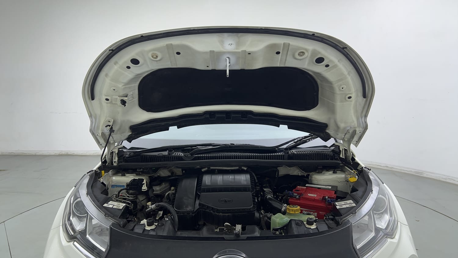 Used 2022 Tata Nexon XZ Plus Diesel (S) Diesel Manual engine ENGINE & BONNET OPEN FRONT VIEW