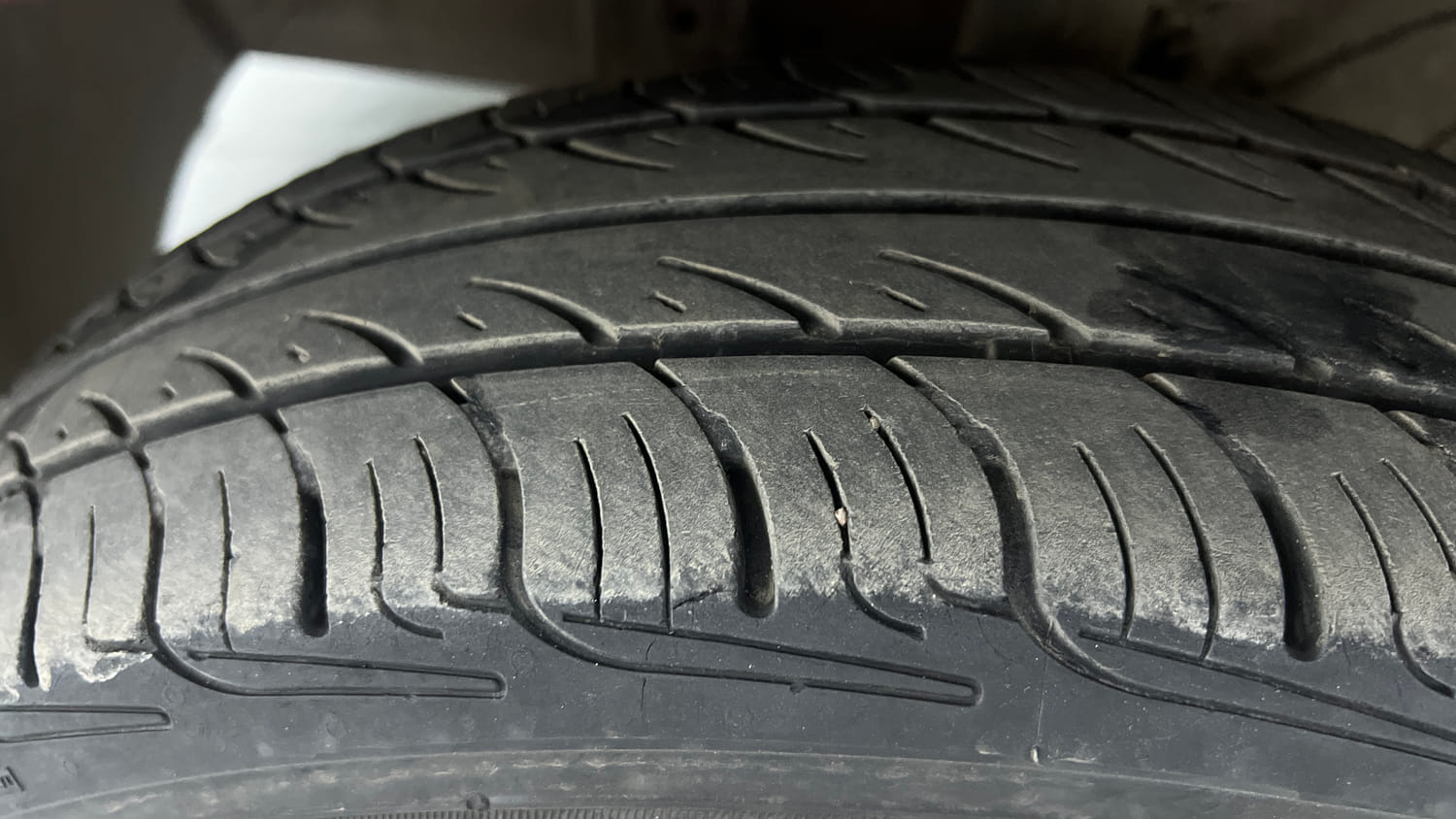 Used 2022 hyundai Santro Sportz Executive CNG Cng Manual tyres LEFT FRONT TYRE TREAD VIEW