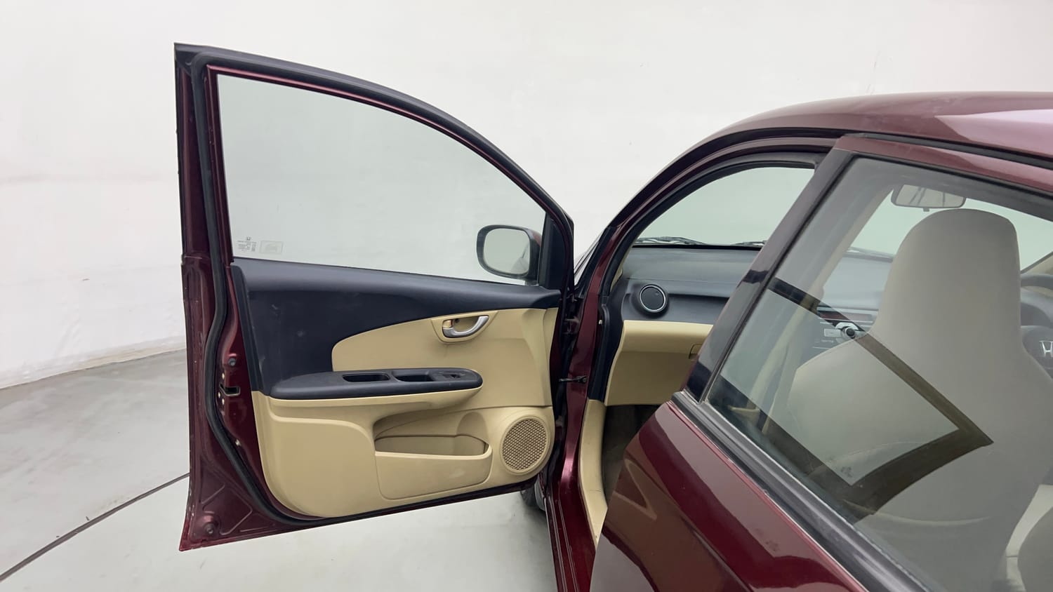 Used 2014 Honda Amaze 1.2 VX i-VTEC Petrol Manual interior LEFT FRONT DOOR OPEN VIEW