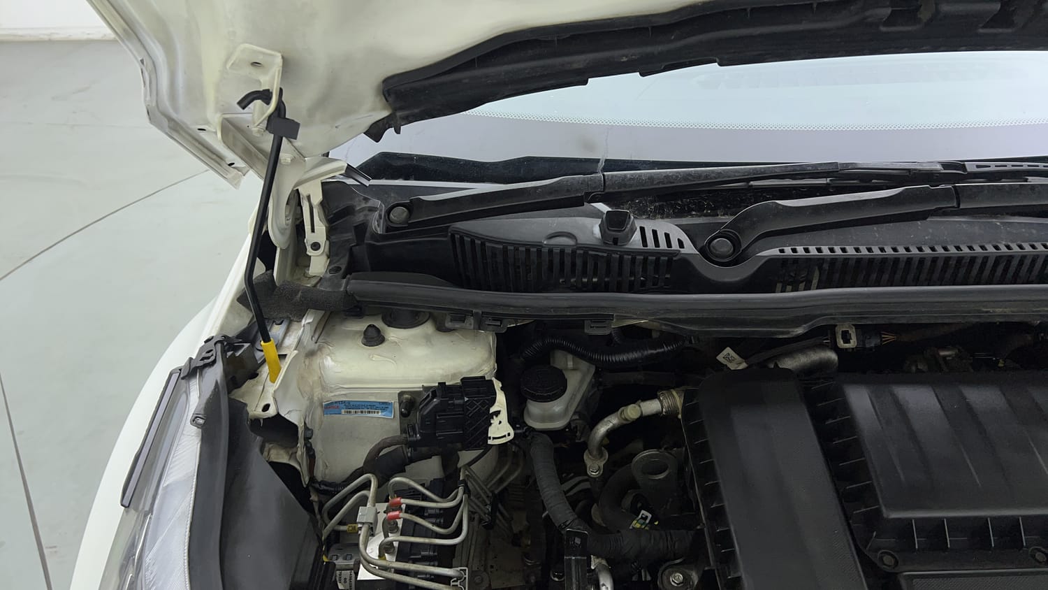 Used 2022 Tata Nexon XZ Plus Diesel (S) Diesel Manual engine ENGINE RIGHT SIDE HINGE & APRON VIEW