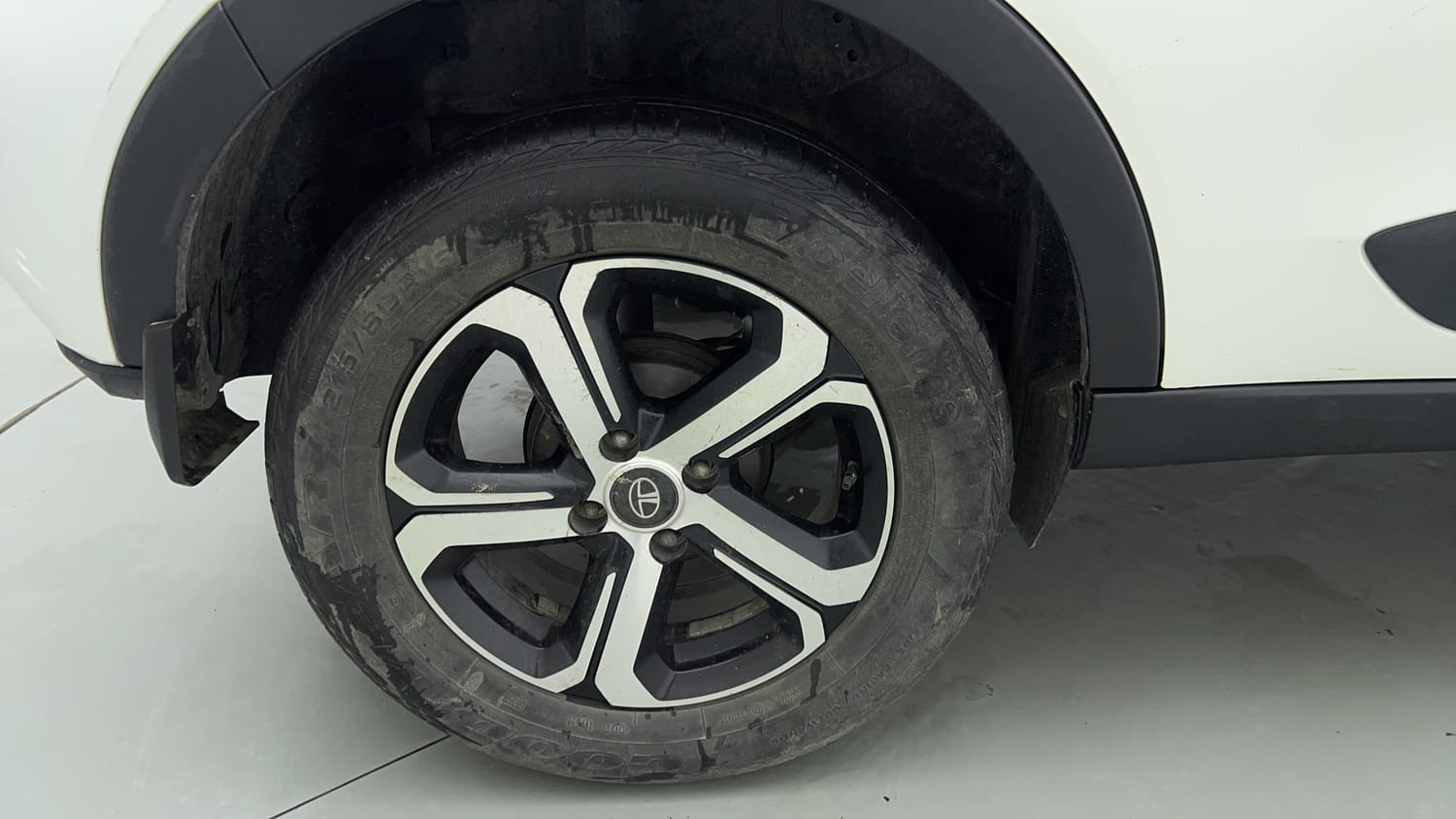 Used 2022 Tata Nexon XZ Plus Diesel (S) Diesel Manual tyres RIGHT REAR TYRE RIM VIEW