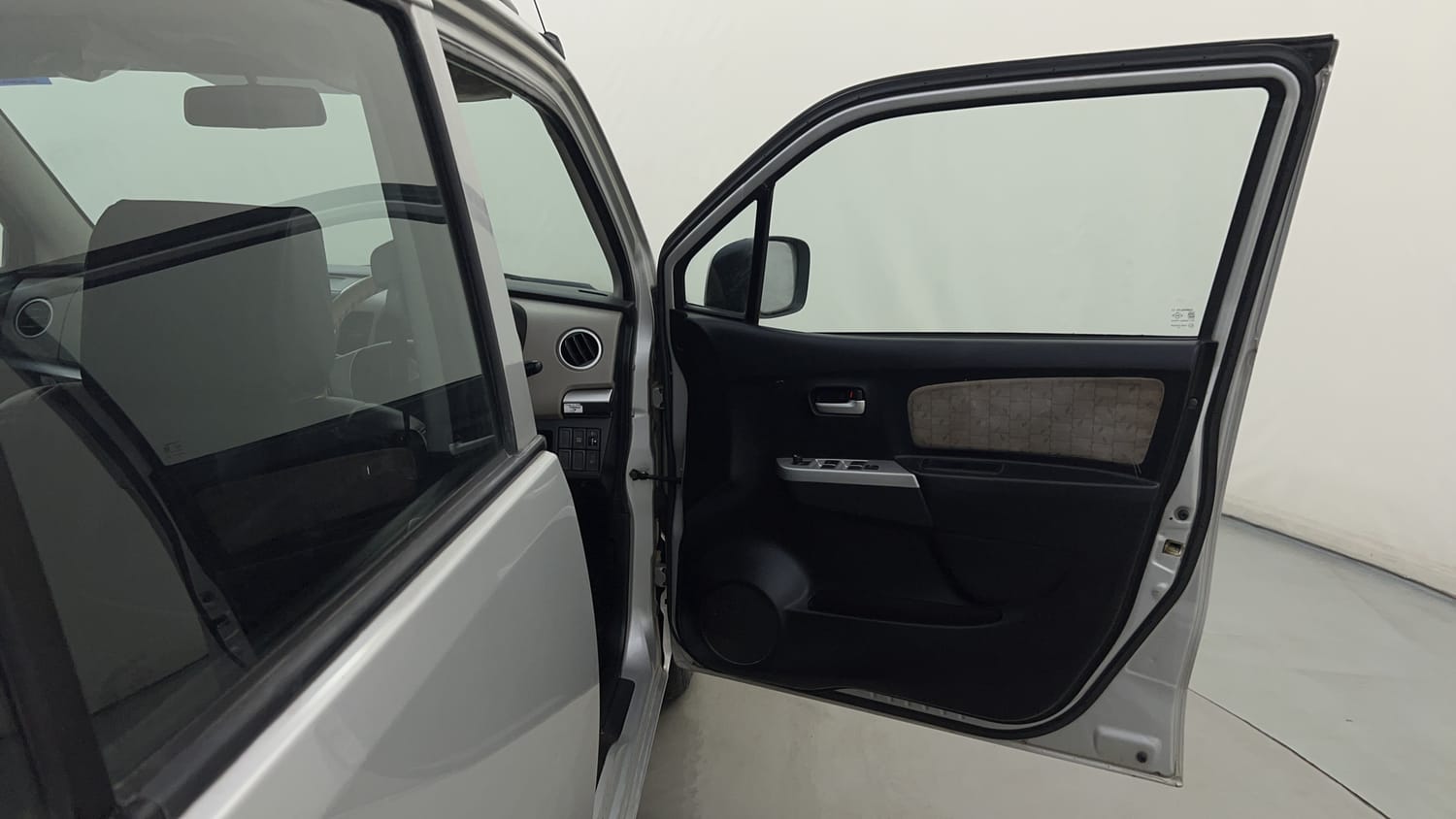 Used 2013 Maruti Suzuki Wagon R 1.0 VXi Petrol Manual interior RIGHT FRONT DOOR OPEN VIEW