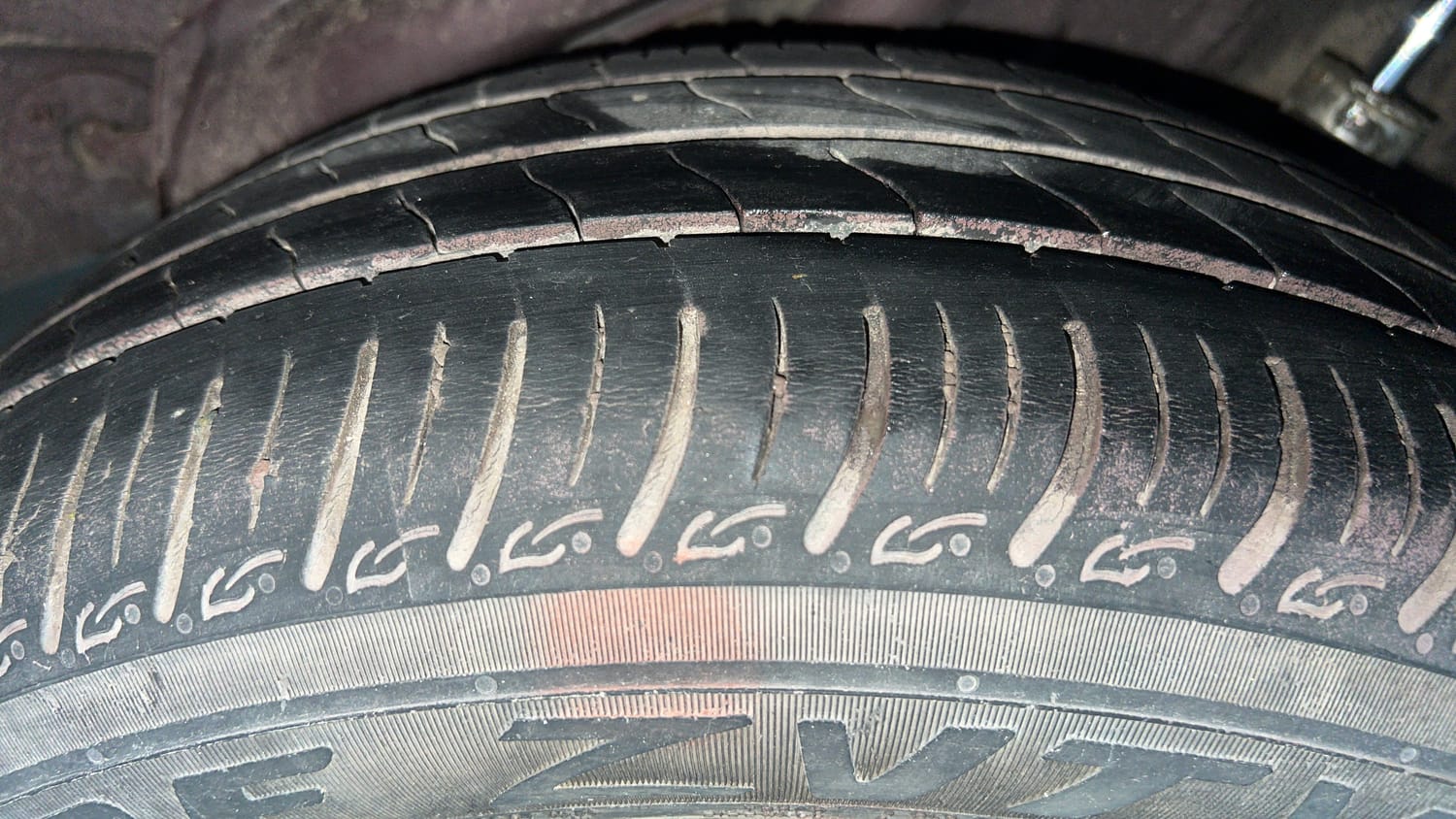 Used 2014 Honda Amaze 1.2 VX i-VTEC Petrol Manual tyres LEFT REAR TYRE TREAD VIEW