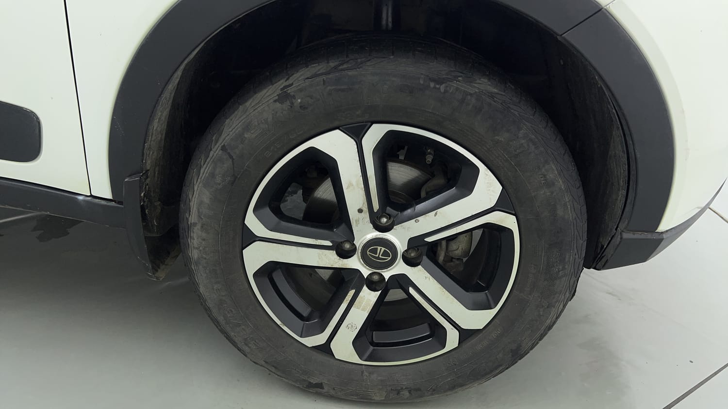 Used 2022 Tata Nexon XZ Plus Diesel (S) Diesel Manual tyres RIGHT FRONT TYRE RIM VIEW