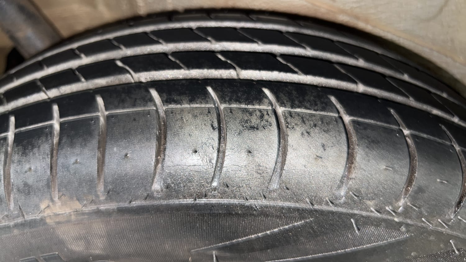 Used 2013 Maruti Suzuki Wagon R 1.0 VXi Petrol Manual tyres RIGHT REAR TYRE TREAD VIEW