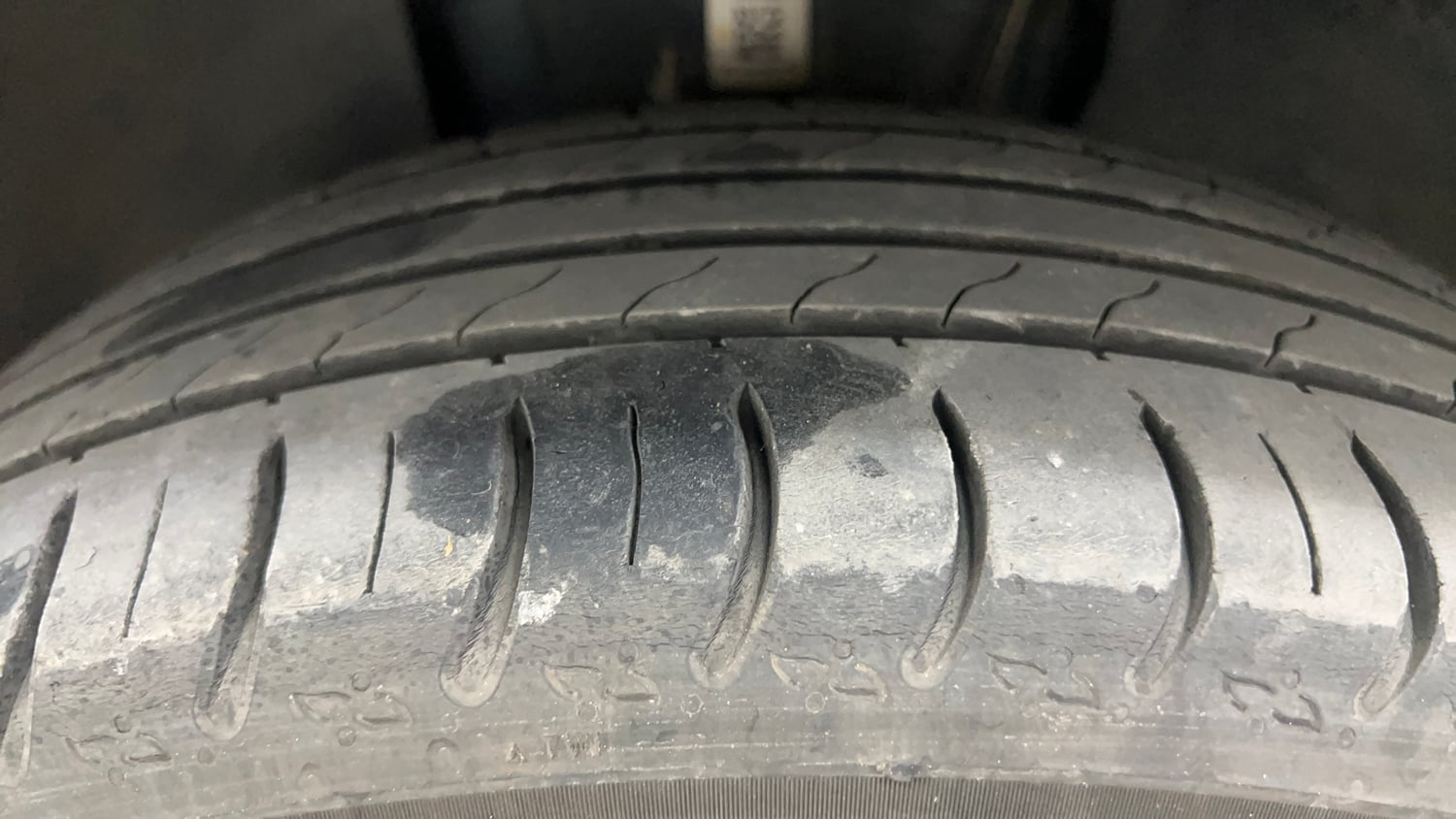 Used 2024 Volkswagen Taigun Comfortline 1.0 TSI MT Petrol Manual tyres LEFT FRONT TYRE TREAD VIEW