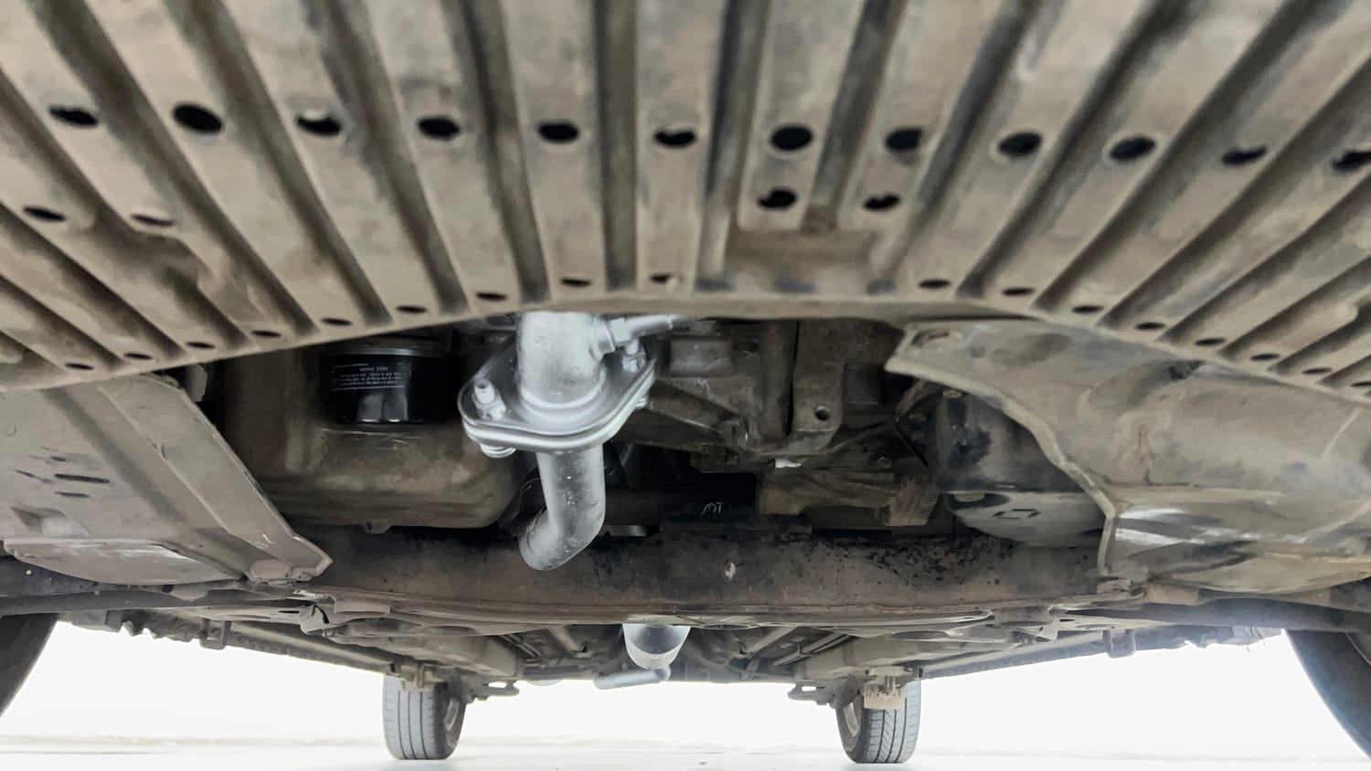 Used 2017 Maruti Suzuki Ciaz ZXi  AT Petrol Automatic extra FRONT LEFT UNDERBODY VIEW