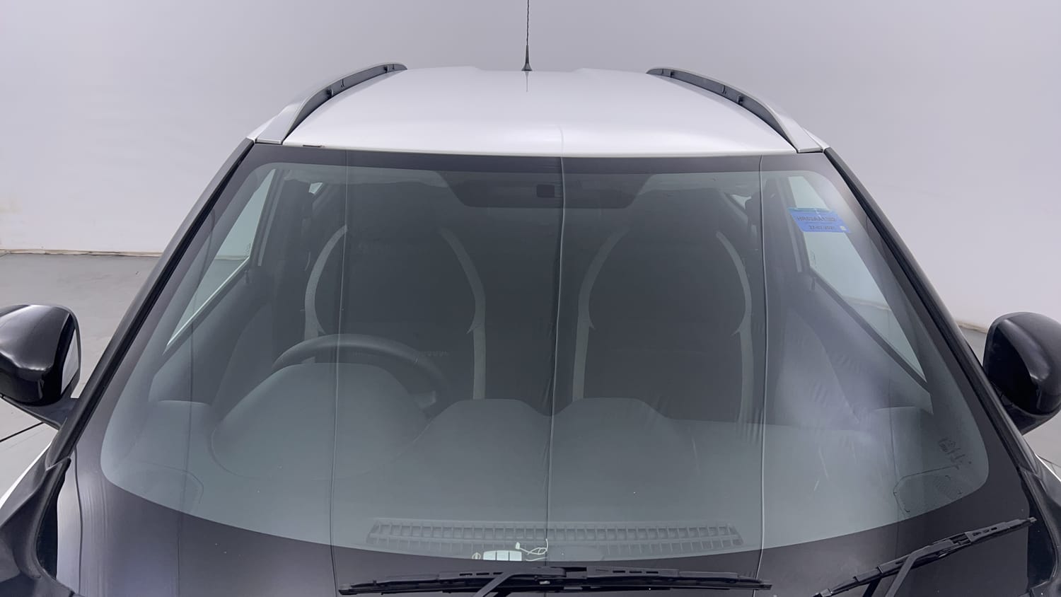 Used 2021 Nissan Magnite XL Turbo CVT Petrol Automatic exterior FRONT WINDSHIELD VIEW