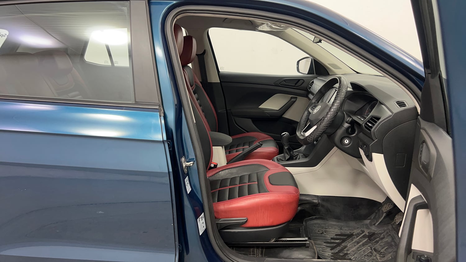Used 2024 Volkswagen Taigun Comfortline 1.0 TSI MT Petrol Manual interior RIGHT SIDE FRONT DOOR CABIN VIEW