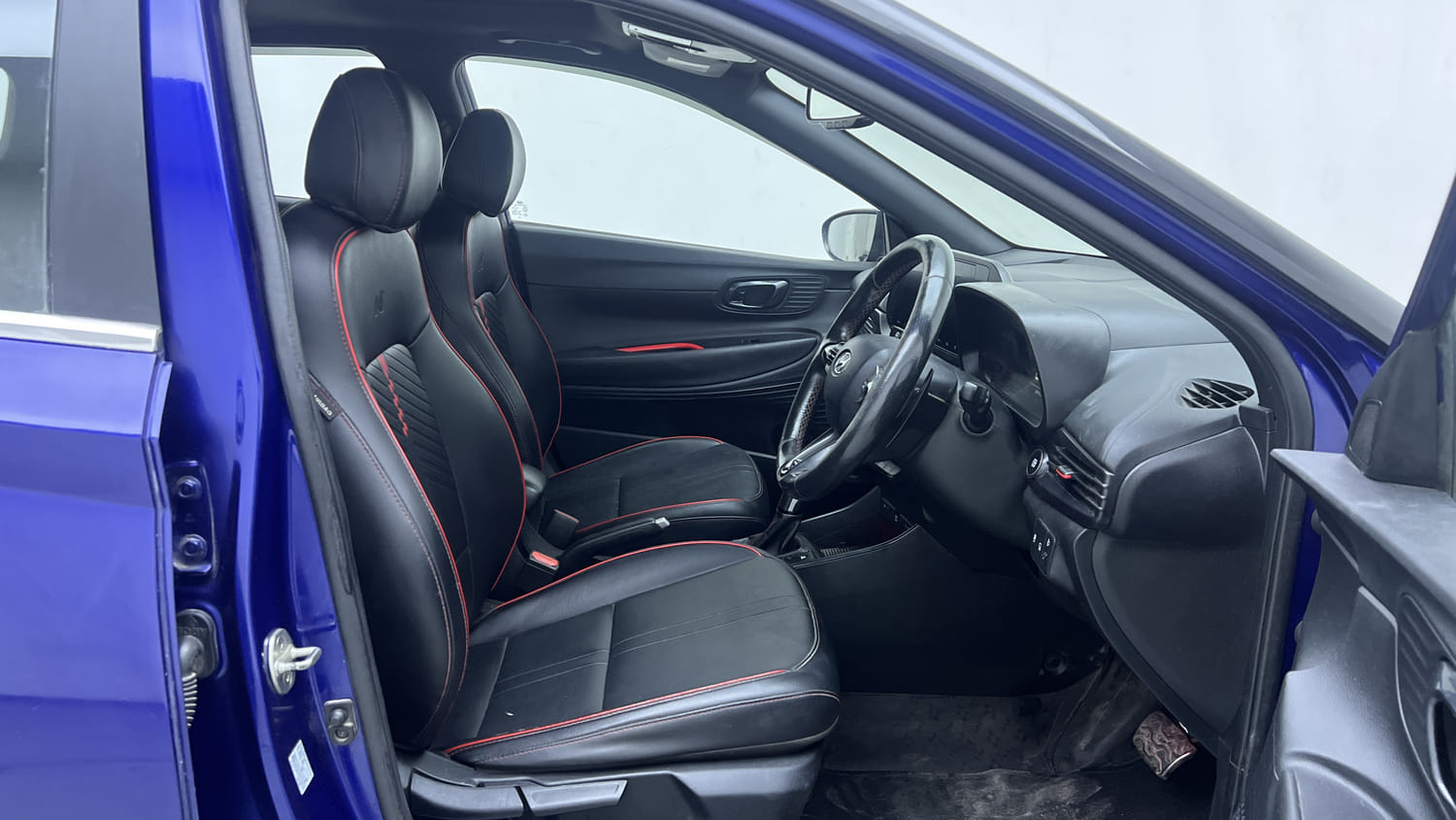 Used 2022 Hyundai i20 N Line N8 1.0 Turbo DCT Dual Tone Petrol Automatic interior RIGHT SIDE FRONT DOOR CABIN VIEW
