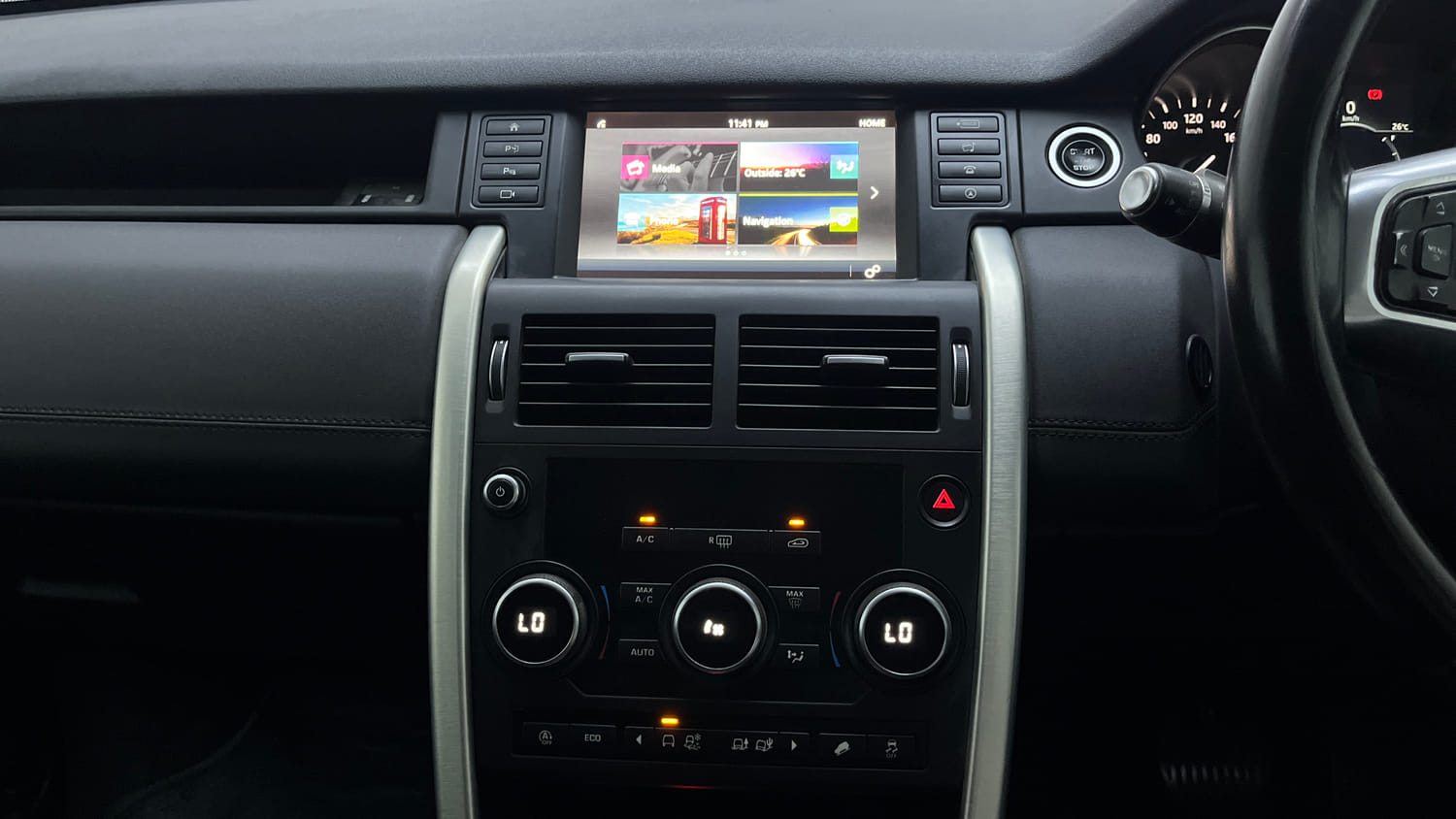 Used 2019 Land Rover Discovery Sport HSE Diesel Automatic interior MUSIC SYSTEM & AC CONTROL VIEW