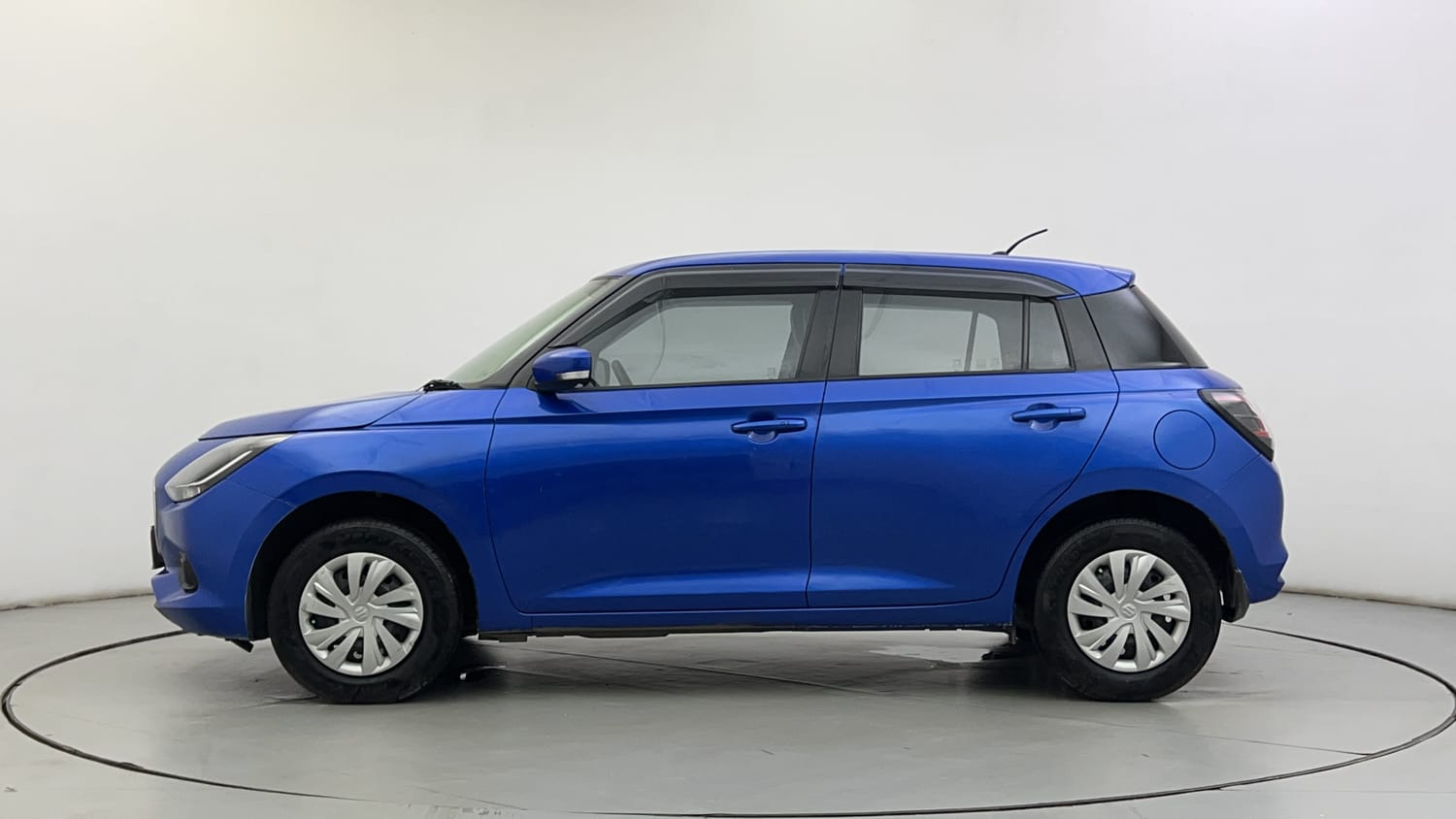 Used 2024 Maruti Suzuki Swift VXi (O) Petrol Manual exterior LEFT SIDE VIEW
