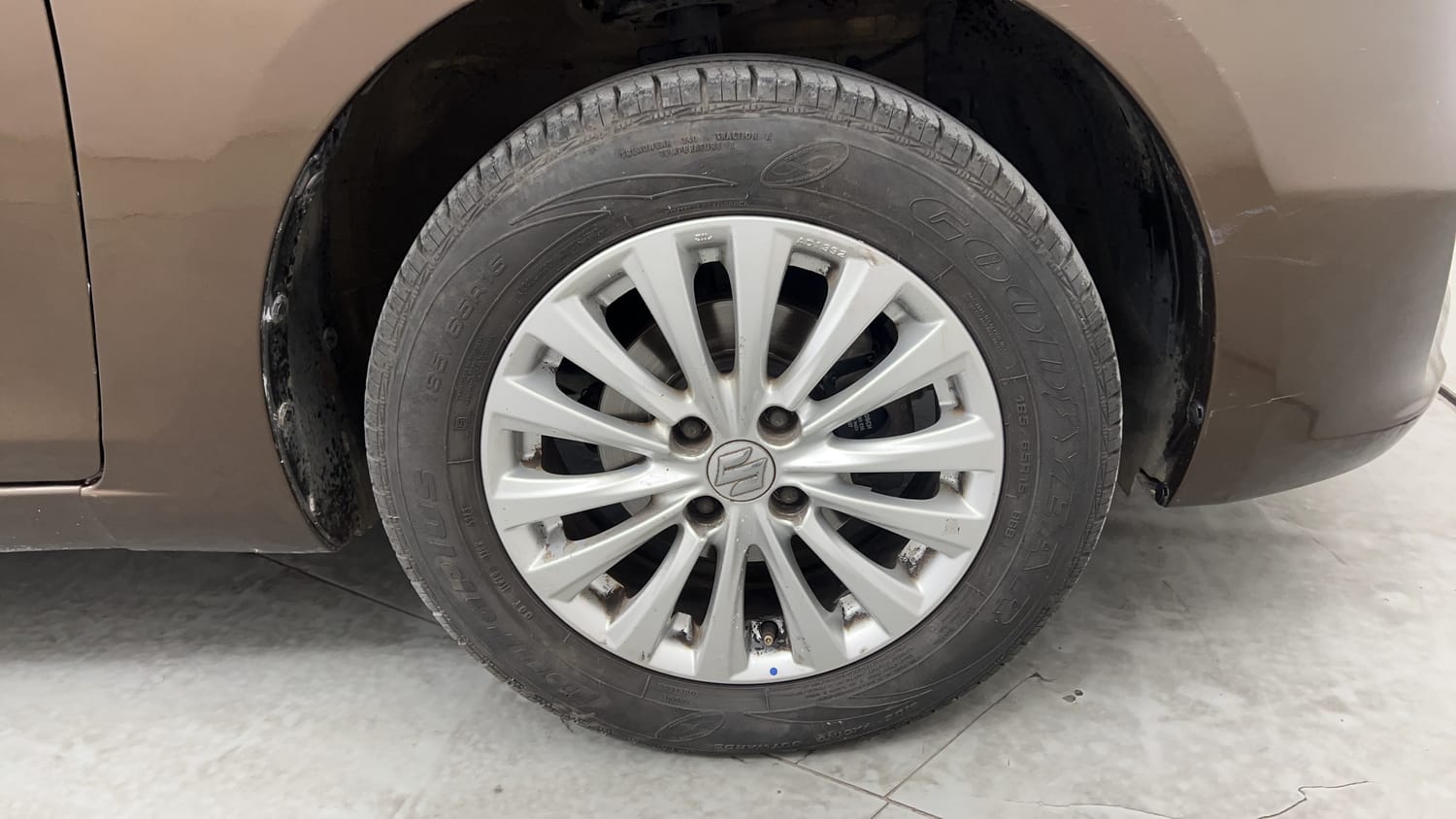 Used 2017 Maruti Suzuki Ciaz ZXi  AT Petrol Automatic tyres RIGHT FRONT TYRE RIM VIEW